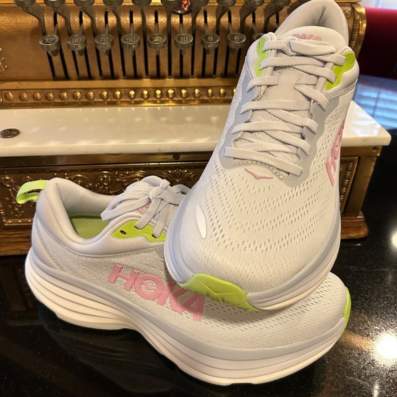 Hoka - Picture 4 of 4